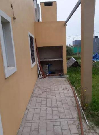 Casa Venta 2 Dormitorios 1 Baño 1 Cochera Jardin 82 Mts 2 Cubiertos Terreno 300 Mts 2 - Villa Parque Sicardi