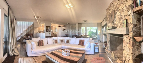 Excepcional Casa Con Vista Al Mar!! -ref:2266