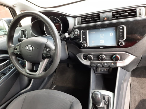 Imagen 10 de 13 de Kia Rio 2017 1.6 Sedan Ex Mt