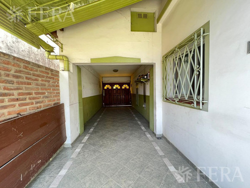 Venta Casa 5 Ambientes Con Cochera Y Patio En Villa Dominico