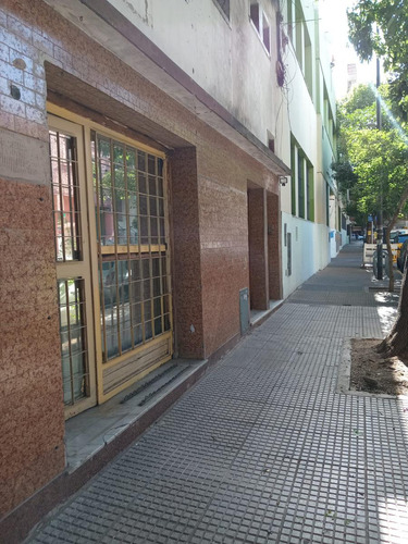 Local Comercial En Almagro, A Pasos De Avenida Corrientes Y El Hospital Italiano!