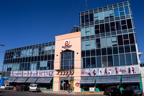 Imagen 1 de 12 de Local En Centro Comercial De Pilar Centro