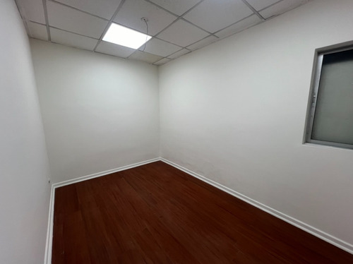 Se Arrienda Bodega Con Amplias Oficinas