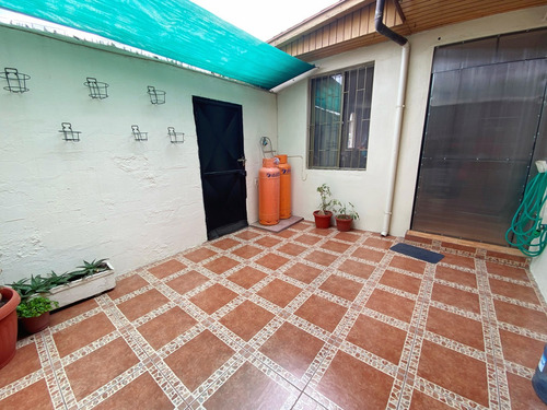 Espaciosa Casa En Venta De 4 Dormitorios