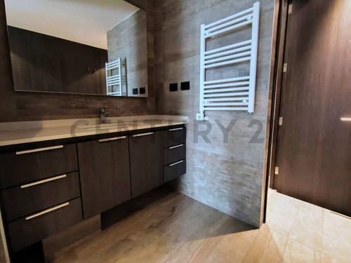 Comodo Departamento En Arriendo En Av. La Dehesa