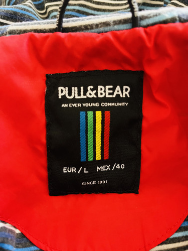 Chamarra Rompevientos Pull & Bear (Usado)