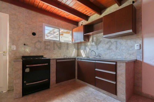 Imagen 8 de 17 de 481 Entre 25 Y 26. Casa Con 4 Dormitorios En Venta, City Bell.-