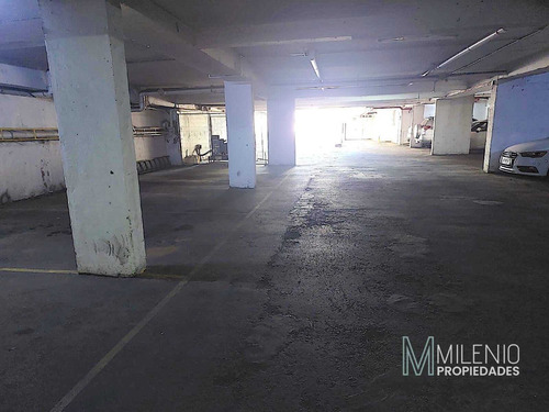 Dos Estacionamientos En Conjunto, La Dehesa