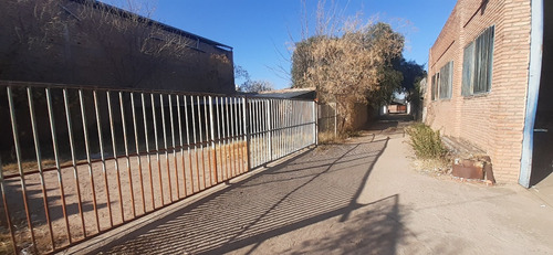 Se Vende Inmueble , Ubicado A 50 Mts. De La Plaza Principal De La Ciudad De Villa Dolores - Traslasierra- Cordoba,con Un Potencial Importante Para Un Desarrollo Inmobiliario O Centro Comercial .
