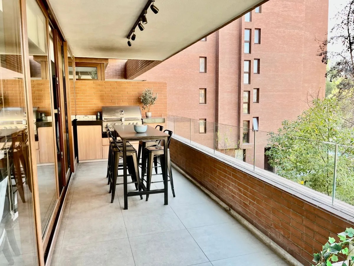 Imagen 5 de 27 de Vende , Dpto A Pasos De Manquehue , 3 Estacionamientos