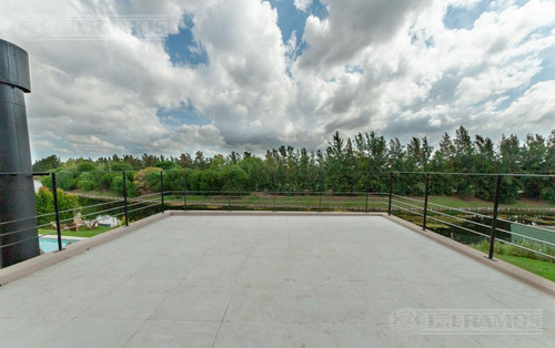 Imagen 15 de 27 de Casa A Estrenar Sobre El Lago - Lagos Del Golf