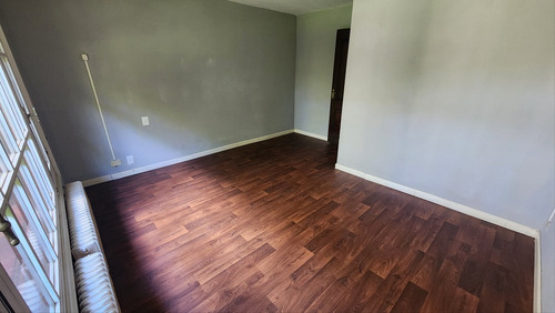 Casa Para Oficinas En Carrasco. Amplio Espacio Para Autos