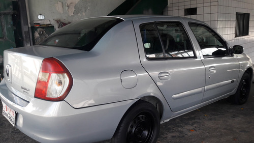 Renault Clio Sedan 1.6 16v Privilège Hi-flex 4p