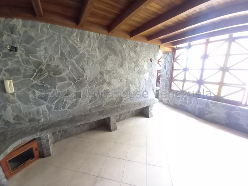 Amplio Y Comodo Apartamento Para Diseñar A Su Estilo Con Detalles Mediterraneos En Piedra Y Madera, Con Excelente Ubicacion Zona Norte De La Gran Valencia, Piso Medio, Edificio Conservado