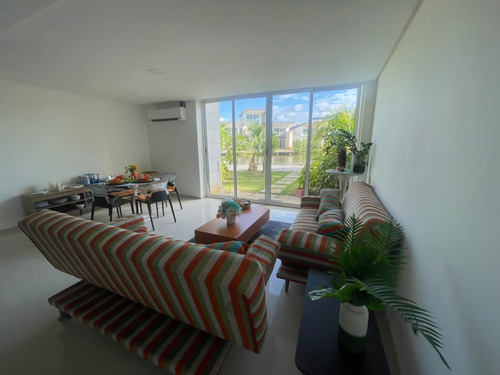 Imagen 4 de 10 de Js440 Vende Th En Tucacas Conj. Res. Puerto Morrocoy