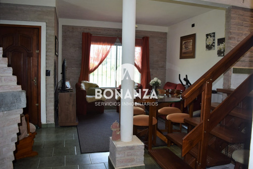Piriápolis Country. Casa En Venta. Con Vista A Los Cerros. 2 Dormitorios, 2 Baños. 600 Metros Del Centro