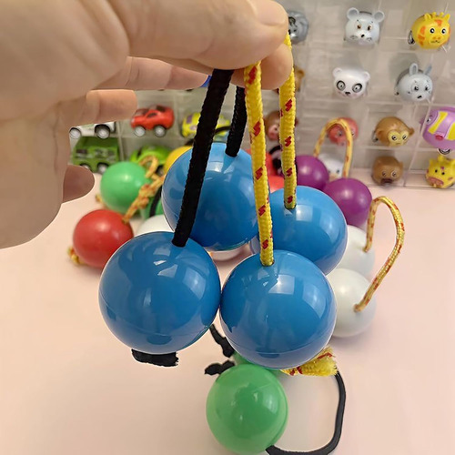 Instrumentos Rítmicos De Percusión De Bolas Con Una Sola Man