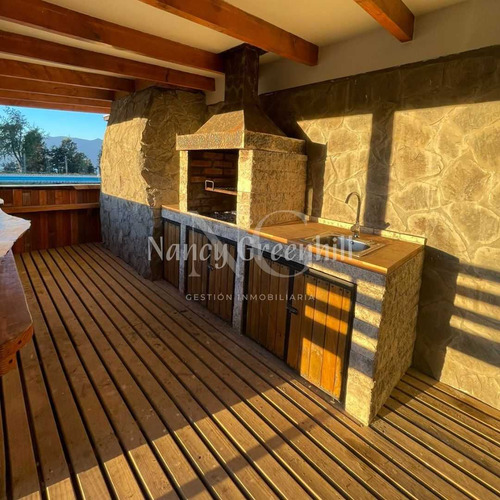 Rebajada Casa Con Inmejorable Vista Y Piscina (108944)