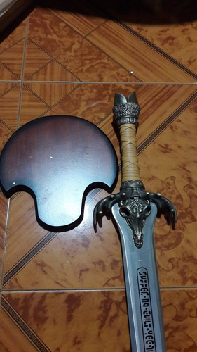 Espada Del Padre De Conan Con Grabado Y Base Unica En Ml