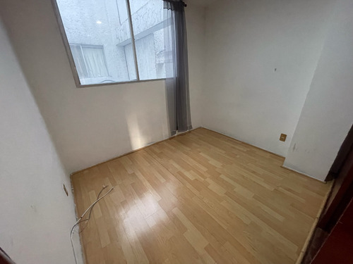 Cuarto Con Amplios Closets