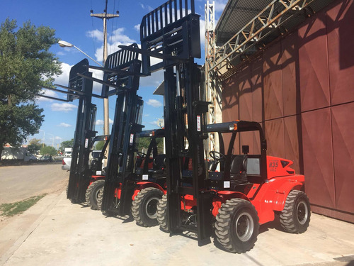Imagen 2 de 9 de Autoelevador Todo Terreno 4x4 Capacidad Carga 4 Tn.