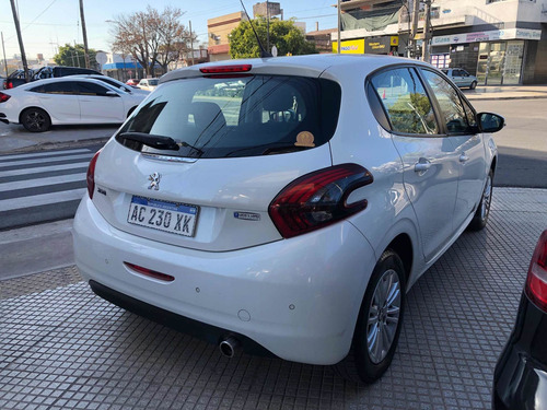 Imagen 4 de 15 de Peugeot 208 2018 1.6 Allure