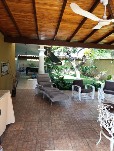 Casa En Venta En Valles De Camoruco Calle Cerrada Mcc