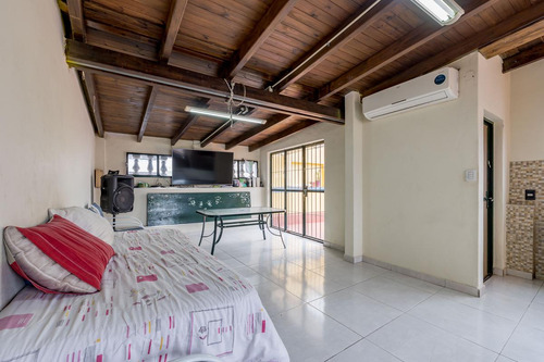Venta/permuta - Casa Planta Alta, 4 Dormitorios - Centro, Rosario.