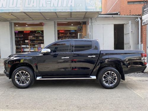 Imagen 2 de 11 de Mitsubishi L200 Sportero