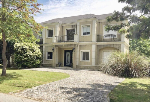 Imagen 1 de 19 de Excelente Casa A La Venta En Campos De Alvarez