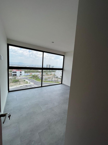 En Venta | Espectacular Casa En Privada Con Casa Club, Nuevo Refugio, Querétaro