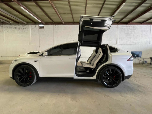 Imagen 13 de 13 de Tesla