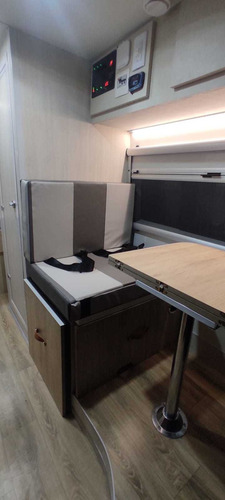 Imagen 6 de 10 de Alquiler Motorhome Autocaravana Campervan 4 Pasajeros Furgon