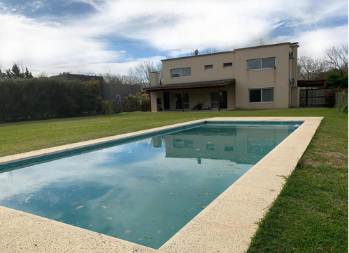 Casa  En Venta En El Barrio Santa Catalina, Villa Nueva, Tigre