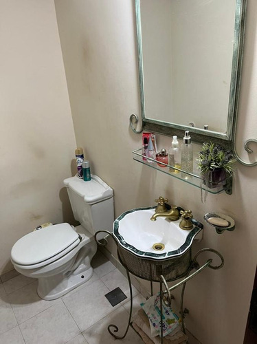 Imagen 17 de 25 de Challet En 2 Plantas , 3 Dorm , Hermoso Jardin, Cerca De Av Del Libertador