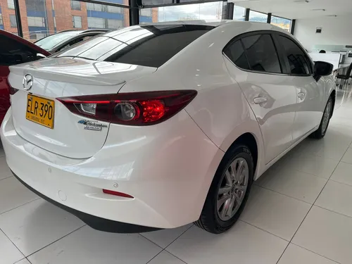 Mazda 3 2.0 Touring MT