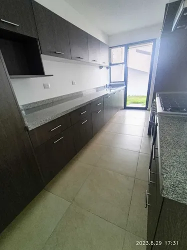 Casa En Venta En El Refugio, 3 Recámaras, 2.5 Baños, Alberca, Seguridad, Lujo!