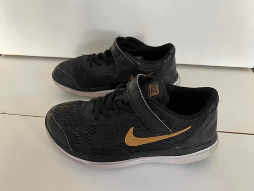 Nike con pipa dorada new arrivals