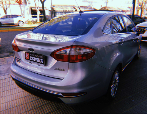 Imagen 8 de 13 de Ford Fiesta Kinetic Titanium 1.6 4p 2015 Full C/cuero, Techo