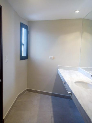 Imagen 7 de 8 de Departamento 3 Dormitorios Con Dependencia Y Cochera En Venta En Barrio Norte, San Miguel De Tucumán.