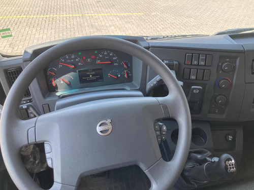 Volvo Vm 290 6x4 31330 31280 2730 3131 Caçamba Rosseti 12mt