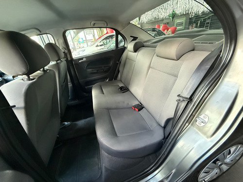 Volkswagen Voyage 1.0 Vht Total Flex 4p