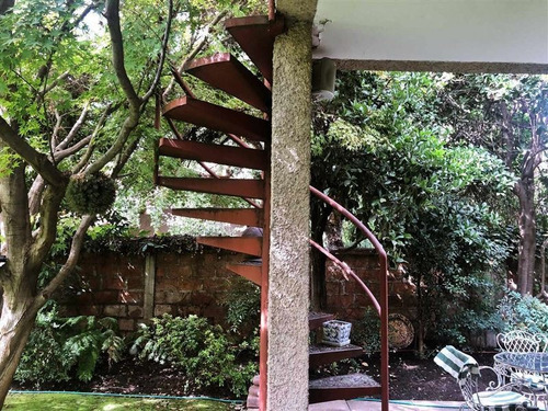 Casa En Venta De 5 Dorm. En Lo Barnechea