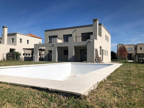 Imagen 5 de 7 de Casa En Venta En Harás Santa María!
