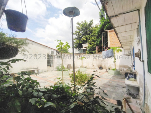 Amplia Casa En Venta Con Anexo Servicio De Internet Excelente Precio Los Samanes Maracay Estef 23-21298