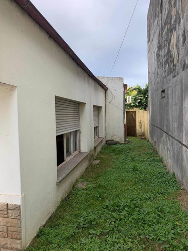Casa En Venta - 2 Dormitorios 1 Baño 1 Cochera - 130mts2 - Mechita