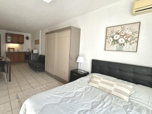 Monoambiente En Venta En Pocitos Amoblado A 100 Mt. De La Rambla
