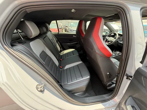 Volkswagen Golf GTI 2.0L Turbo 261HP DSG7 vel