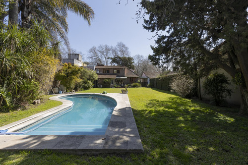 Casa En Adrogue, Fondo Libre Y Pileta