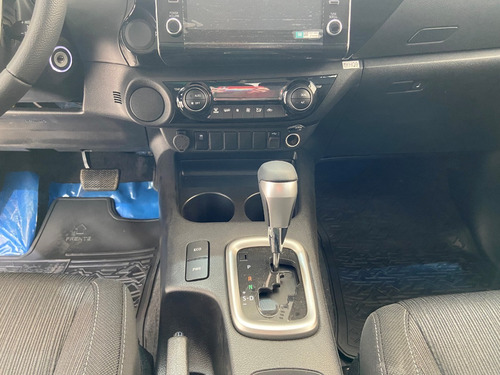 Imagen 15 de 16 de Toyota Hilux 4x2 D/c Srv 2.8 Tdi 6a/t My 2022 Mr